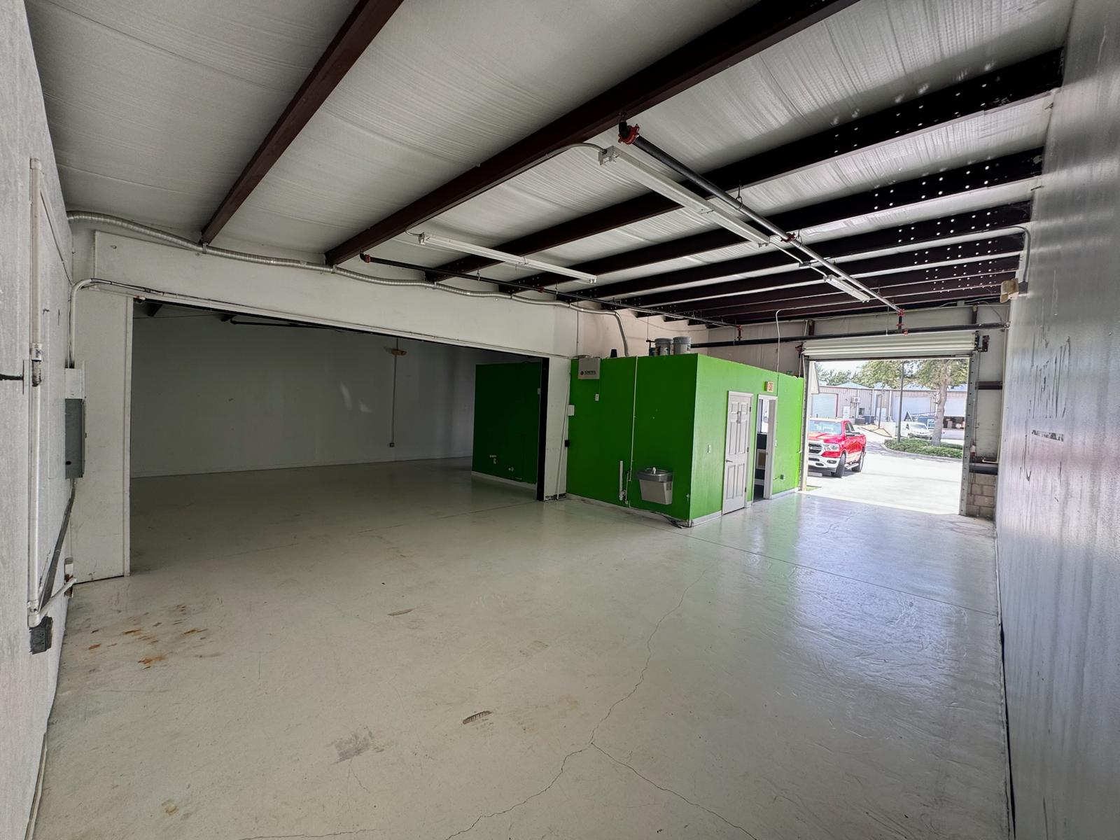 400 County Line Court, Unit 111-112